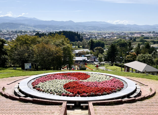 ⑰ 百人テーブル